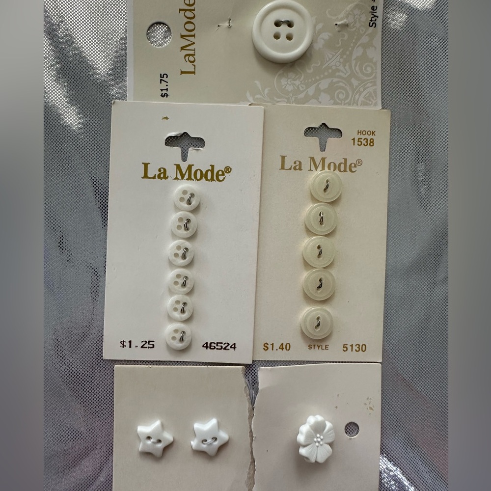 *3 for 1 bundle~ Cream and White Button Pack - Assorted Shapes (15buttons)